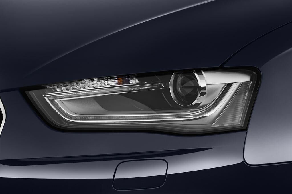 Audi A4 (Baujahr 2013) Ambition 4 Türen Scheinwerfer