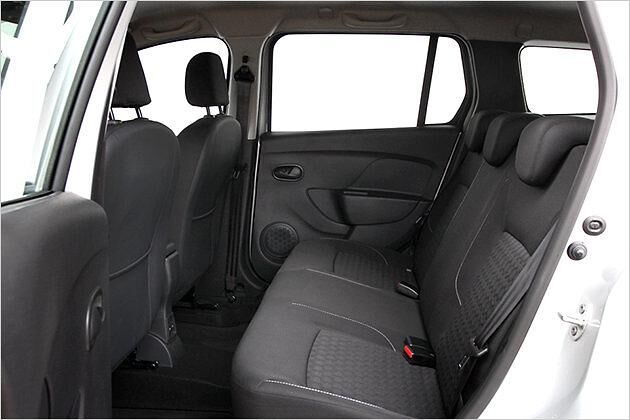 Genügend Beinfreiheit gibt es hingegen auch auf den hinteren Sitzplätzen