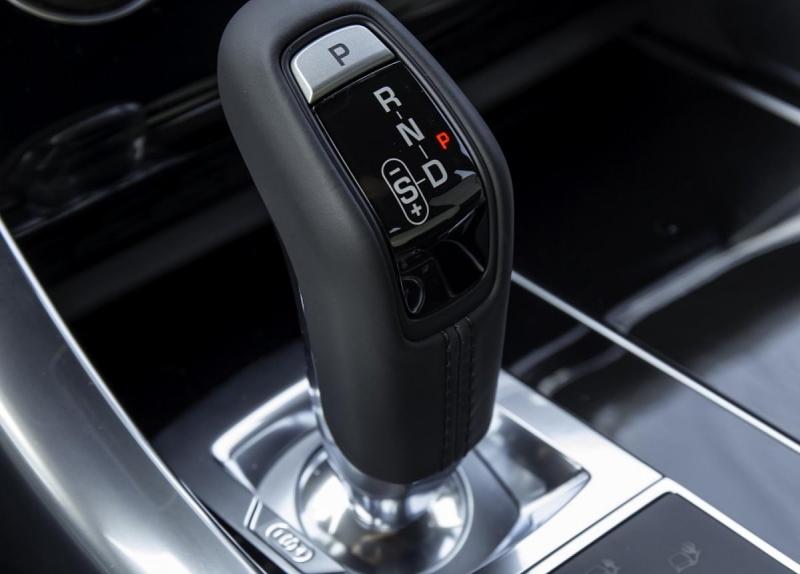 Range Rover Sport SD V8 Modelljahr 2014 - serienmäßig mit Achtgang-Automatik