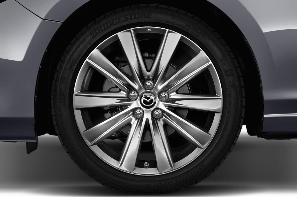 Mazda Mazda6 (Baujahr 2018) Sports Line 4 Türen Reifen und Felge