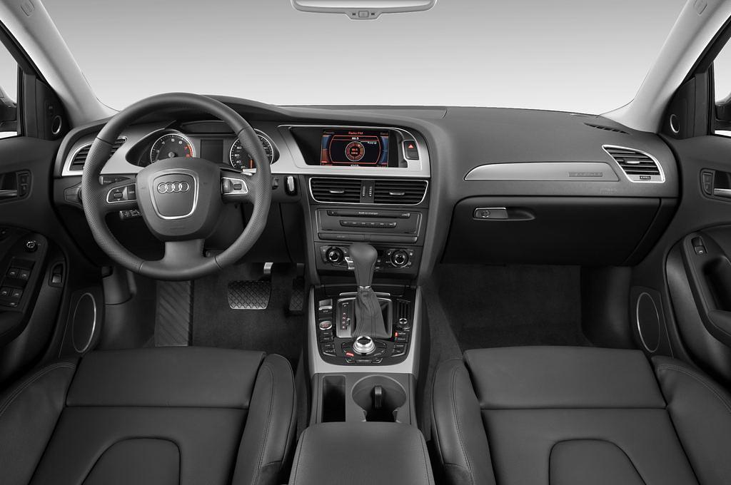 Audi A4 (Baujahr 2010) Avant 5 Türen Cockpit und Innenraum