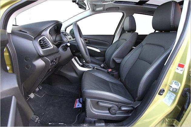 Die Sitze bieten wenig Seitenhalt