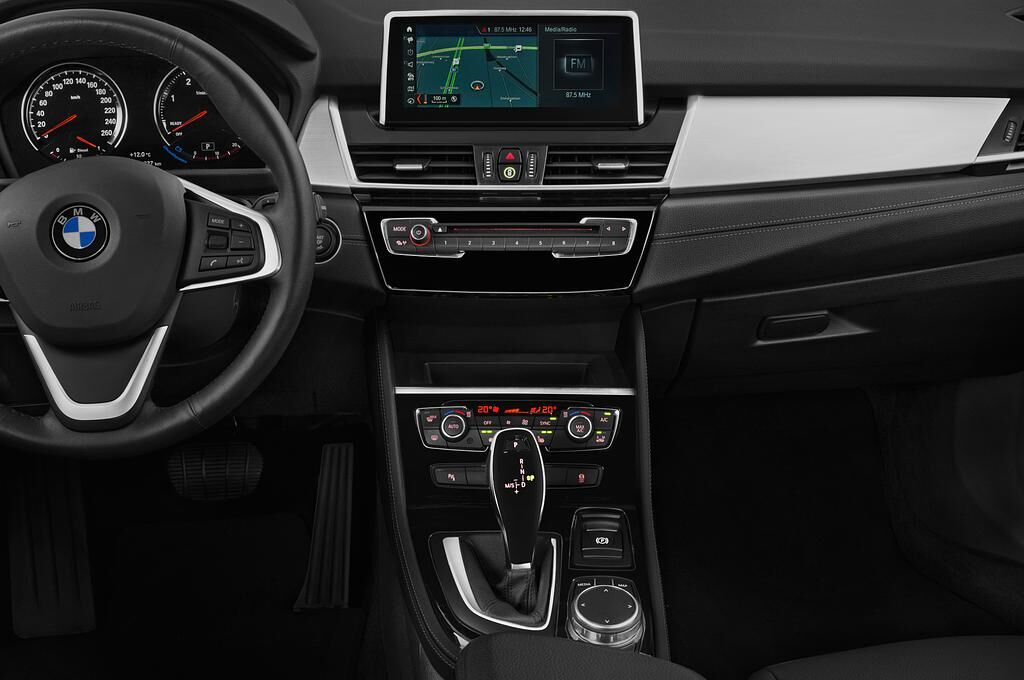 BMW 2 Series Active Tourer (Baujahr 2018) Luxury 5 Türen Mittelkonsole
