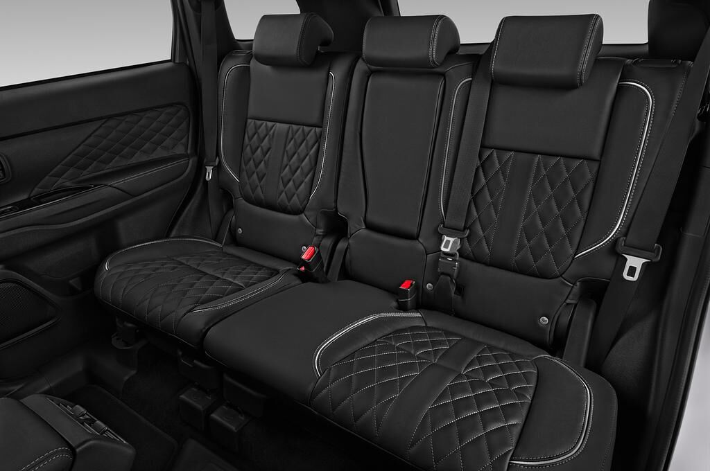 Mitsubishi Outlander Plug-in Hybrid (Baujahr 2018) Plus 5 Türen Rücksitze