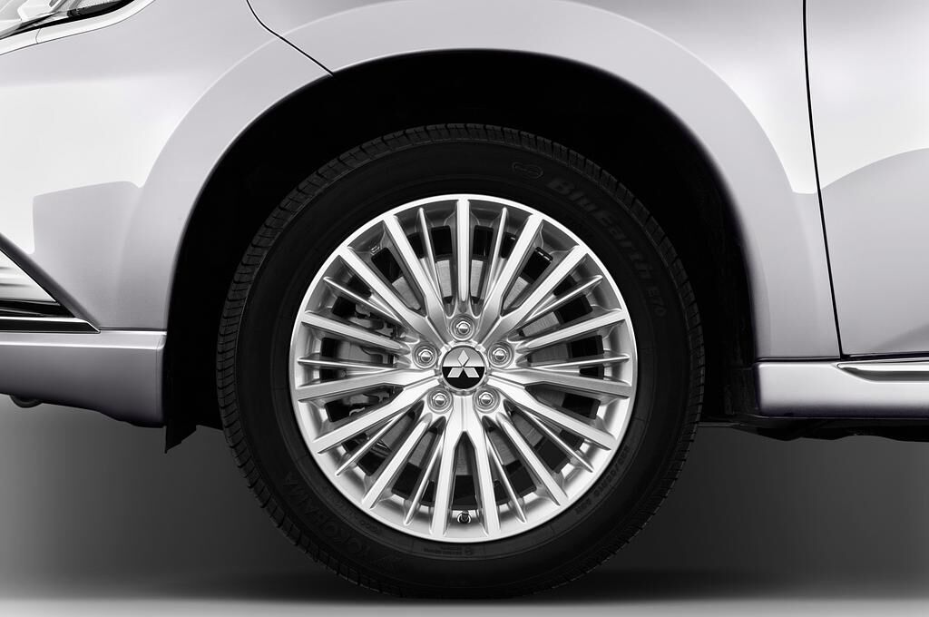 Mitsubishi Outlander Plug-in Hybrid (Baujahr 2018) Plus 5 Türen Reifen und Felge