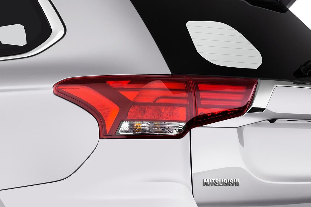 Mitsubishi Outlander Plug-in Hybrid (Baujahr 2018) Plus 5 Türen Rücklicht