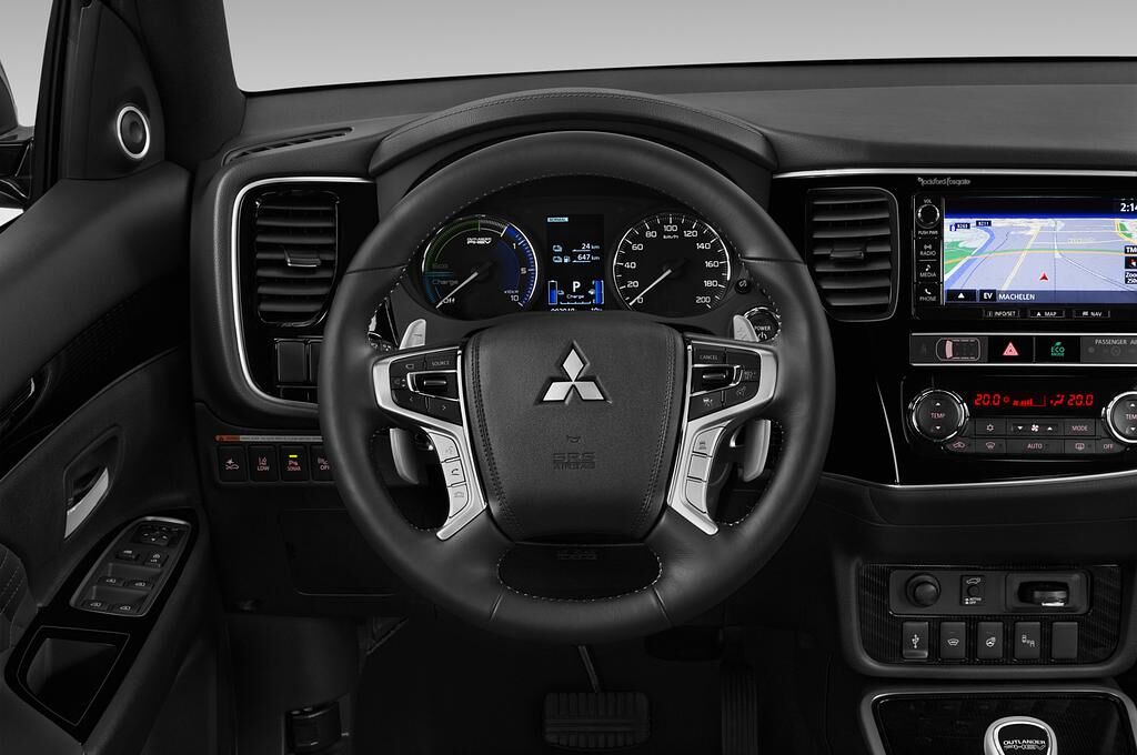 Mitsubishi Outlander Plug-in Hybrid (Baujahr 2018) Plus 5 Türen Lenkrad