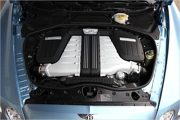 In der jüngsten Ausbaustufe leistet der doppelt aufgeladene W12-Motor 625 PS