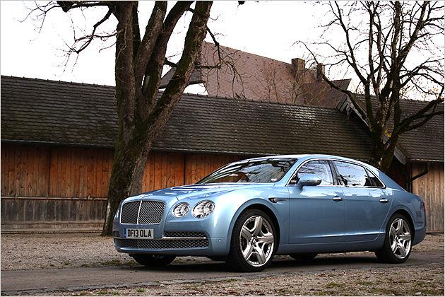 Mindestens 191.590 Euro verlangt Bentley für den Flying Spur, das ist ein Aufschlag von über 23.000 Euro gegenüber dem Vorgänger