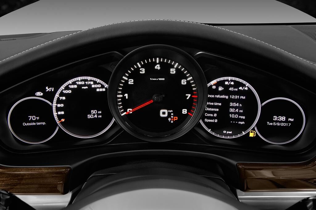 Porsche Panamera (Baujahr 2018) 4S 5 Türen Tacho und Fahrerinstrumente