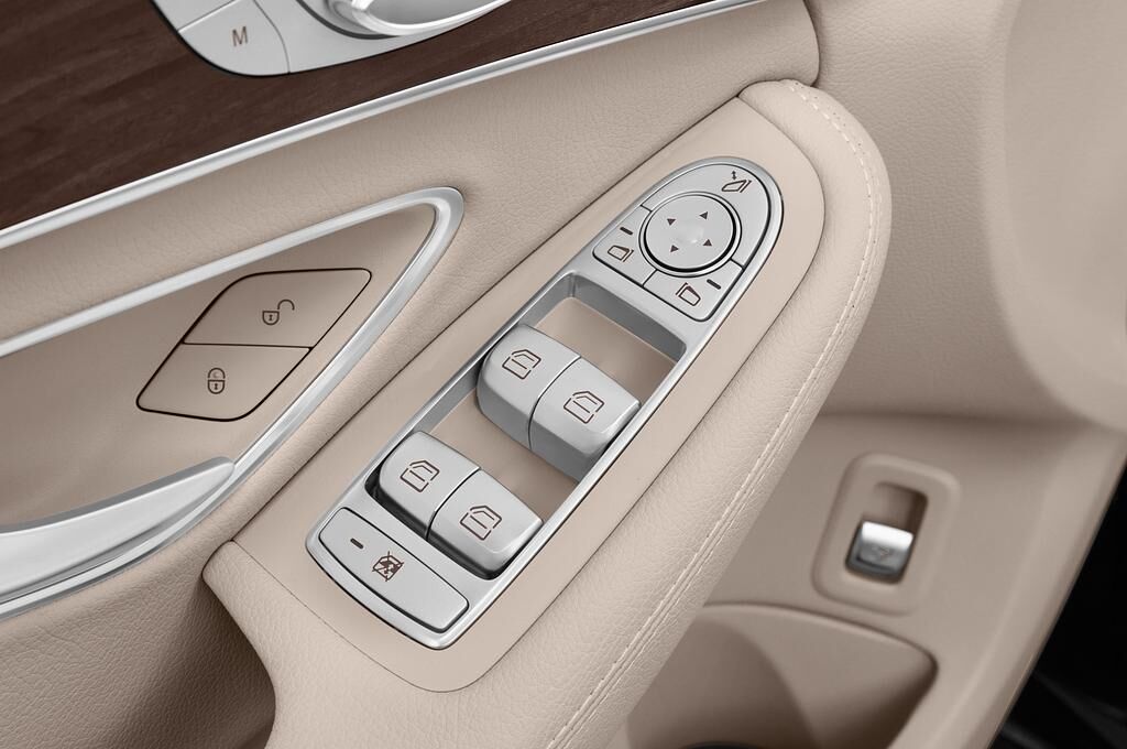 Mercedes C Class T-Modell (Baujahr 2019) Avantgarde 5 Türen Bedienungselemente Tür