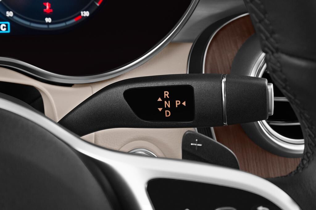 Mercedes C Class T-Modell (Baujahr 2019) Avantgarde 5 Türen Schalthebel