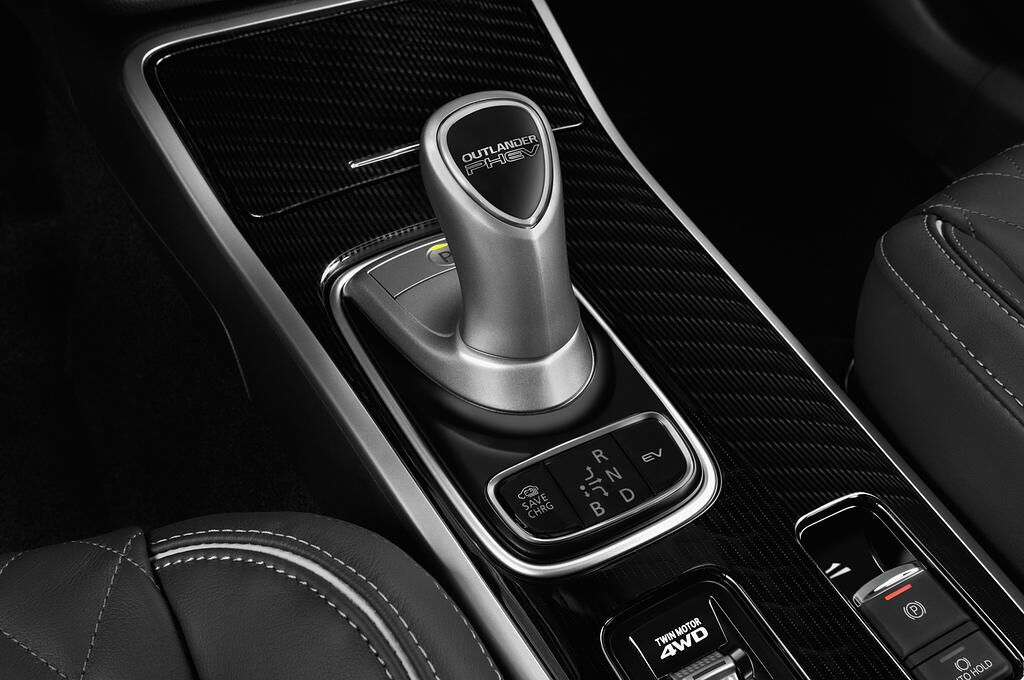 Mitsubishi Outlander PHEV (Baujahr 2019) Top 5 Türen Schalthebel