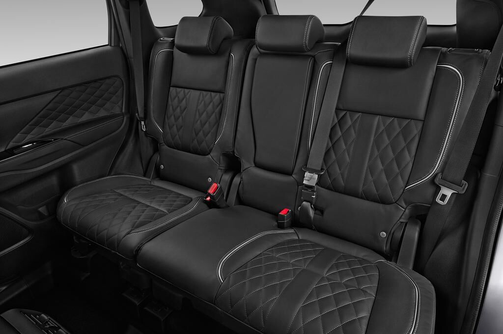 Mitsubishi Outlander PHEV (Baujahr 2019) Top 5 Türen Rücksitze