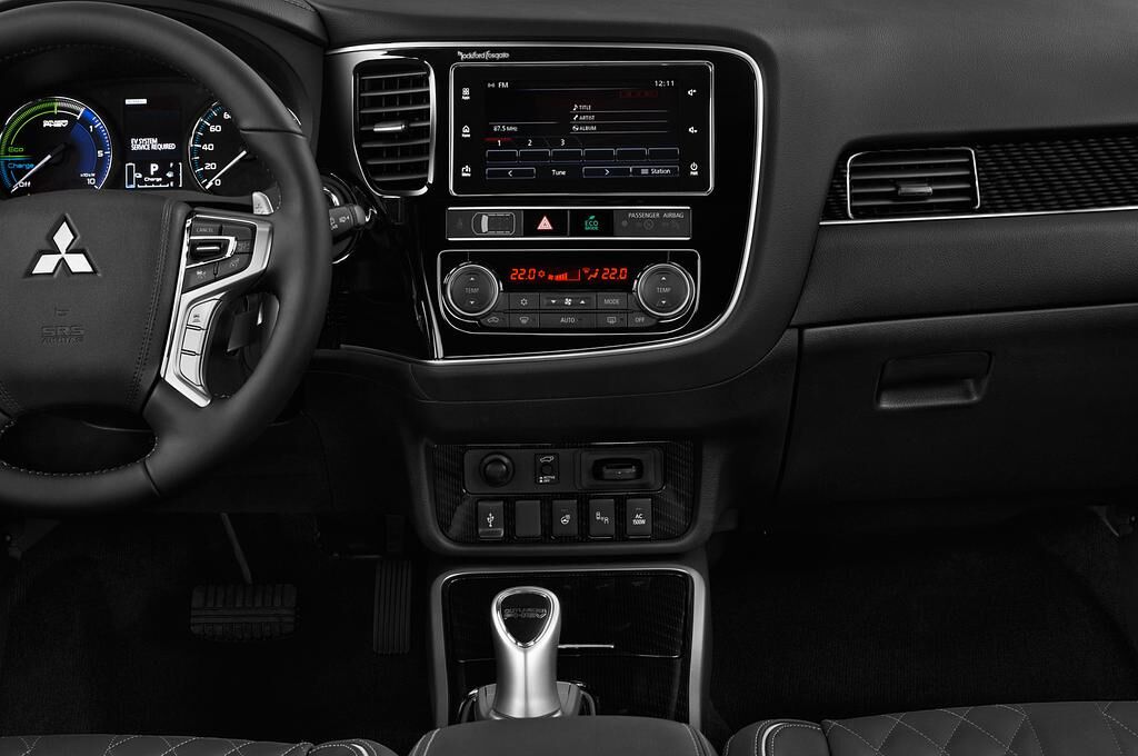 Mitsubishi Outlander PHEV (Baujahr 2019) Top 5 Türen Mittelkonsole