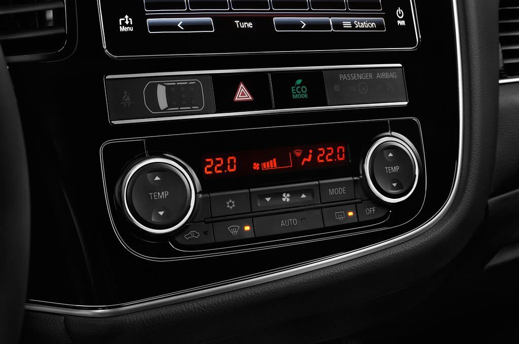 Mitsubishi Outlander PHEV (Baujahr 2019) Top 5 Türen Temperatur und Klimaanlage