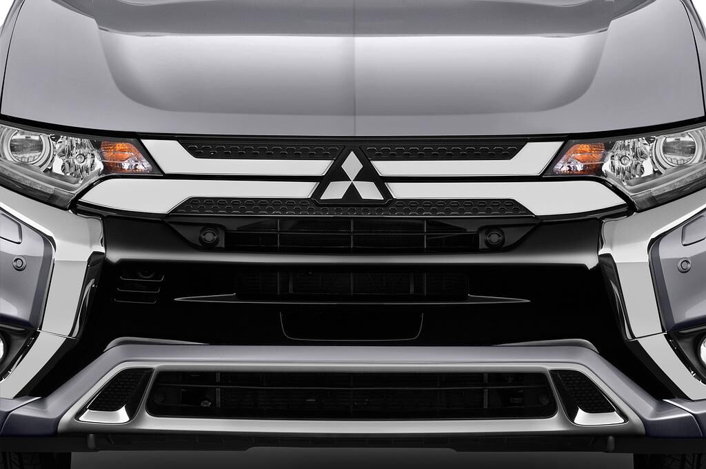 Mitsubishi Outlander PHEV (Baujahr 2019) SE 5 Türen Kühlergrill und Scheinwerfer