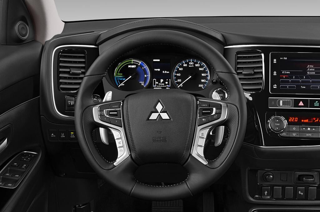 Mitsubishi Outlander PHEV (Baujahr 2019) SE 5 Türen Lenkrad