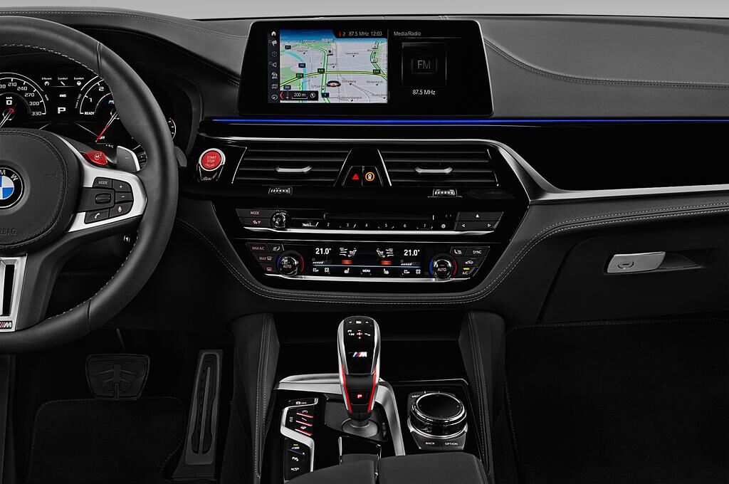 BMW M5 Competition (Baujahr 2019) Base 4 Türen Mittelkonsole