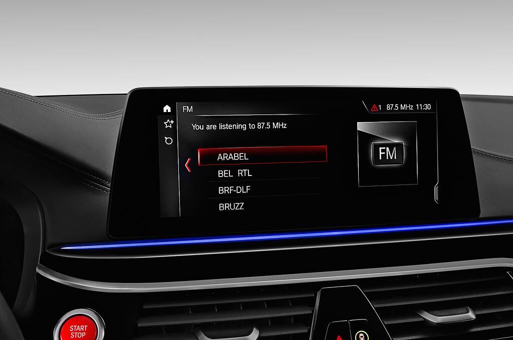 BMW M5 Competition (Baujahr 2019) Base 4 Türen Radio und Infotainmentsystem