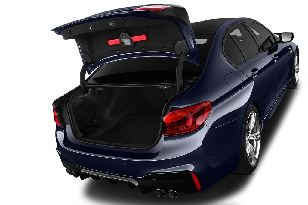 BMW M5 Competition (Baujahr 2019) Base 4 Türen Kofferraum