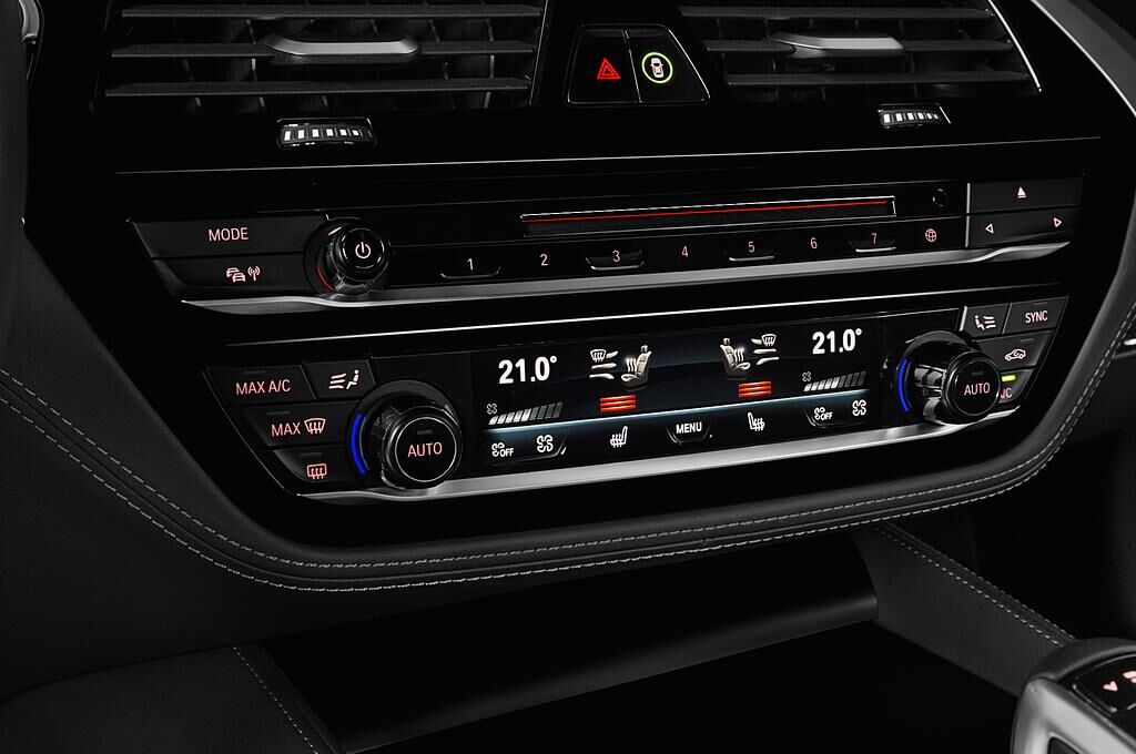 BMW M5 Competition (Baujahr 2019) Base 4 Türen Temperatur und Klimaanlage