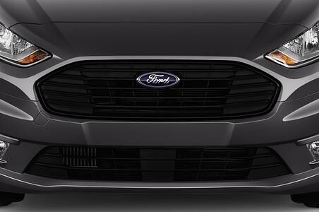 Ford Tourneo Connect (Baujahr 2019) Trend 5 Türen Kühlergrill und Scheinwerfer