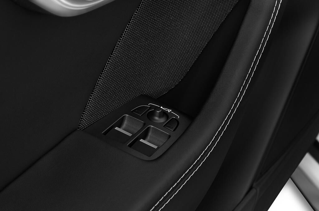 Jaguar F-Type (Baujahr 2019) R Dynamic 2 Türen Bedienungselemente Tür