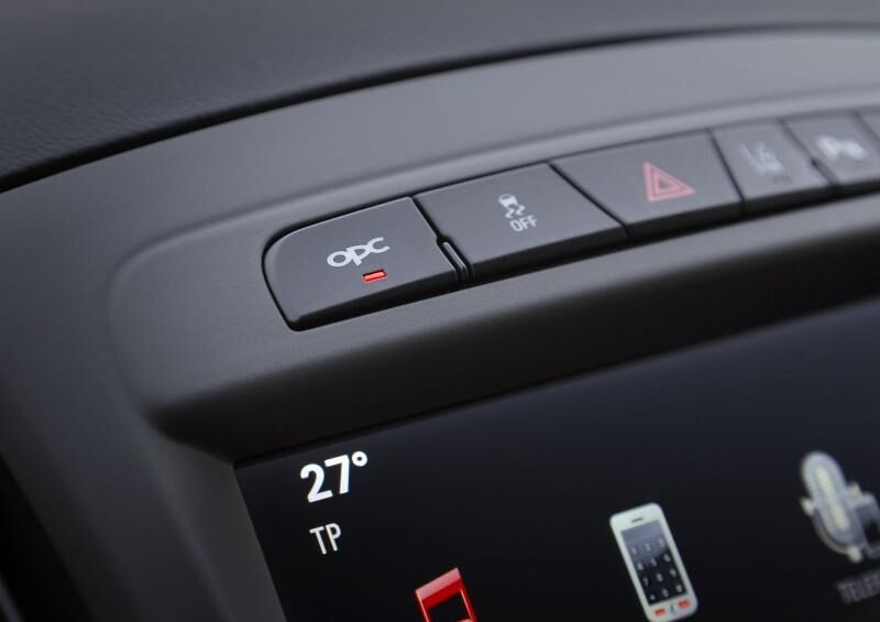 Mit dem OPC-Schalter wird der schnelle Kombi scharf geschalten