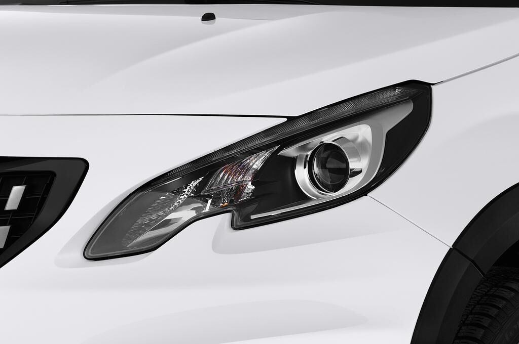 Peugeot 2008 (Baujahr 2019) GT Line 5 Türen Scheinwerfer
