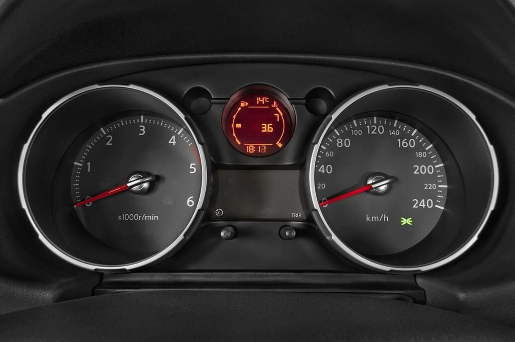 Nissan Qashqai+2 (Baujahr 2009) - 5 Türen Tacho und Fahrerinstrumente