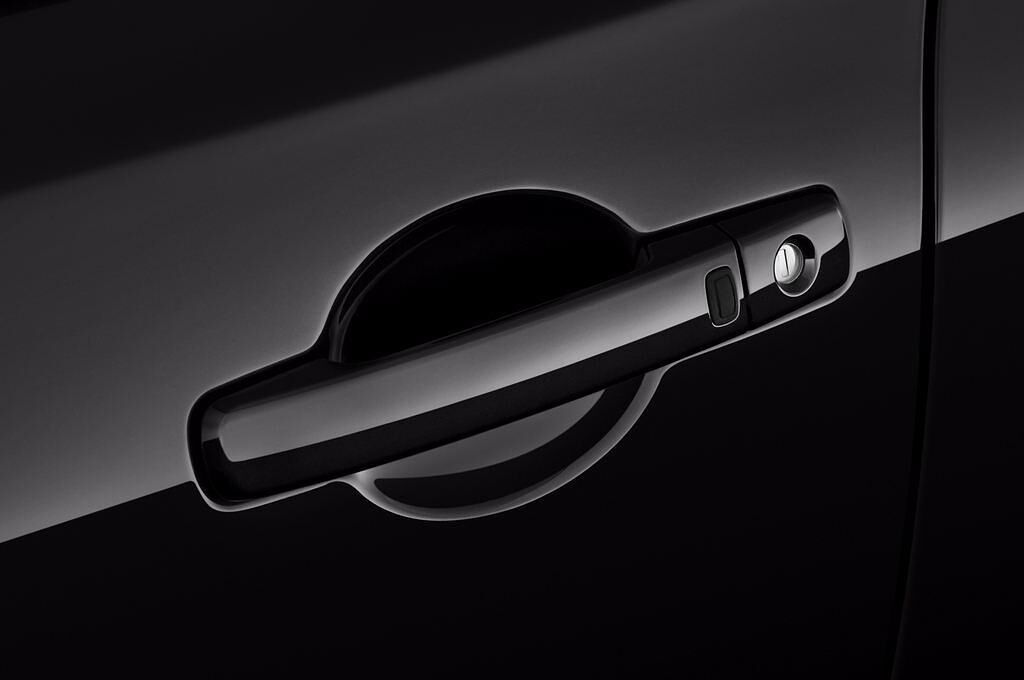 Nissan Qashqai+2 (Baujahr 2010) Tekna 5 Türen Türgriff