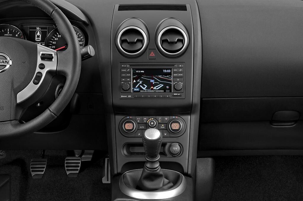 Nissan Qashqai+2 (Baujahr 2010) Tekna 5 Türen Mittelkonsole