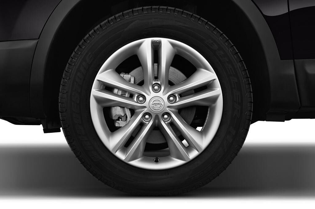 Nissan Qashqai+2 (Baujahr 2010) Tekna 5 Türen Reifen und Felge