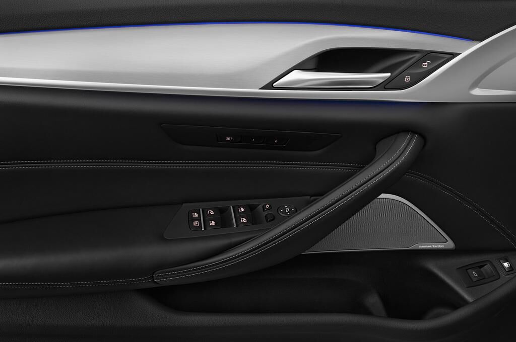 BMW 5 Series Plug-In Hybrid (Baujahr 2018) Sport Line 4 Türen Bedienungselemente Tür