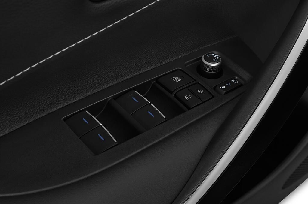 Toyota Corolla (Baujahr 2019) Hybrid Lounge 5 Türen Bedienungselemente Tür