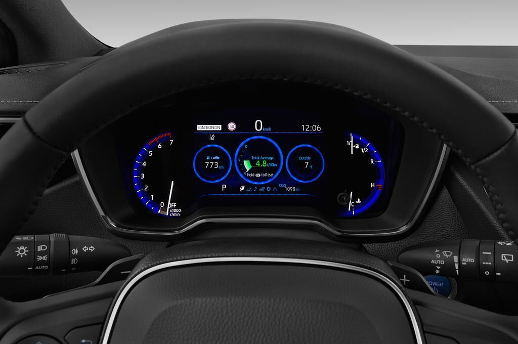 Toyota Corolla (Baujahr 2019) Hybrid Lounge 5 Türen Tacho und Fahrerinstrumente