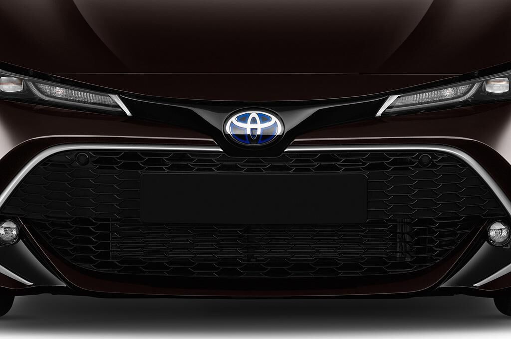 Toyota Corolla (Baujahr 2019) Hybrid Lounge 5 Türen Kühlergrill und Scheinwerfer
