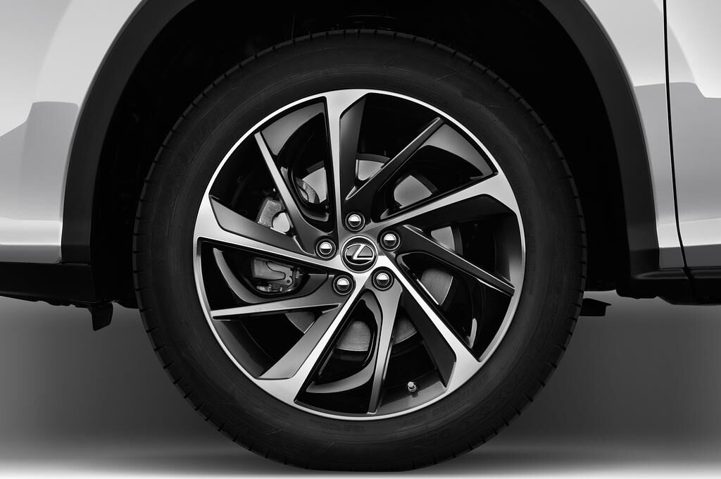Lexus RX (Baujahr 2019) Luxury Line 5 Türen Reifen und Felge