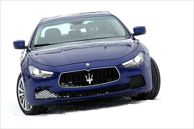 Der grimmige Blick des Ghibli wird beim Allrad-Modell von 410 PS hinterlegt