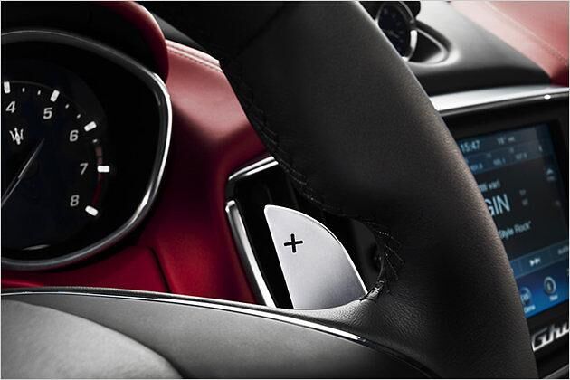 Schaltpaddles am Lenkrad erlauben manuelle Eingriffe ins Schaltgeschehen