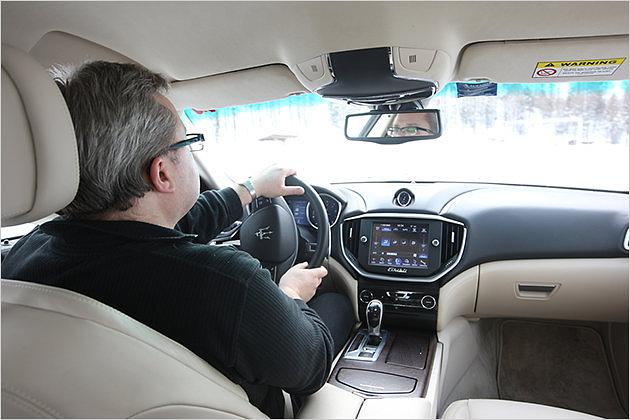 Bequemer, haltgebender Sitz, aufgeräumtes Cockpit: Der Fahrerplatz passt wie ein Maßanzug