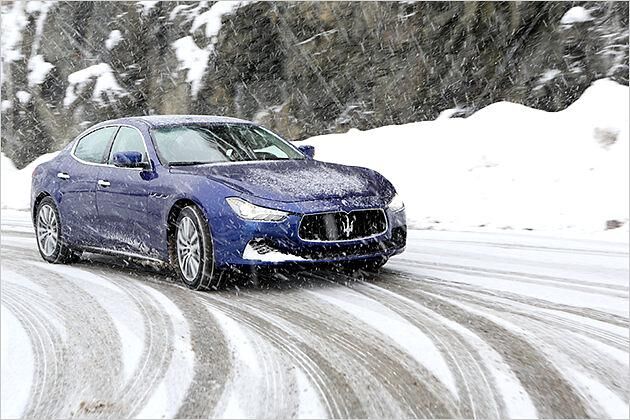 Seine Trümpfe spielt der Ghibli Q4 bei solchem Mistwetter und rutschigen Straßen aus