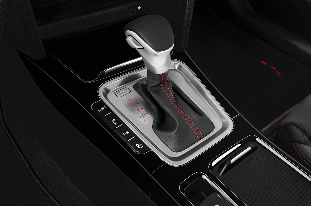 KIA Proceed (Baujahr 2019) GT 5 Türen Schalthebel