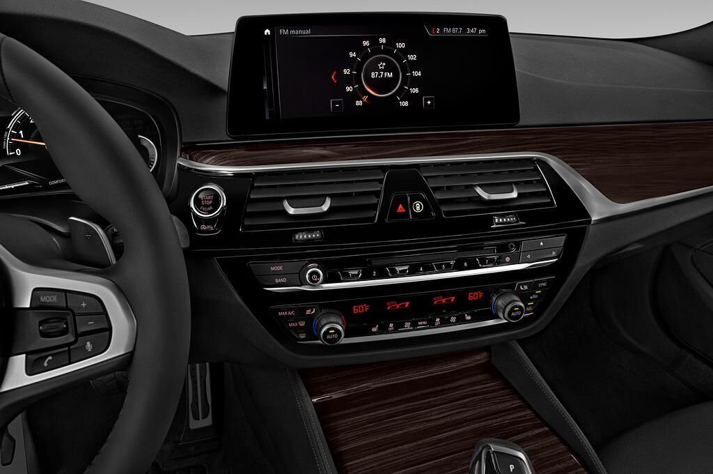 BMW 5 Series (Baujahr 2019) M Sport 4 Türen Radio und Infotainmentsystem
