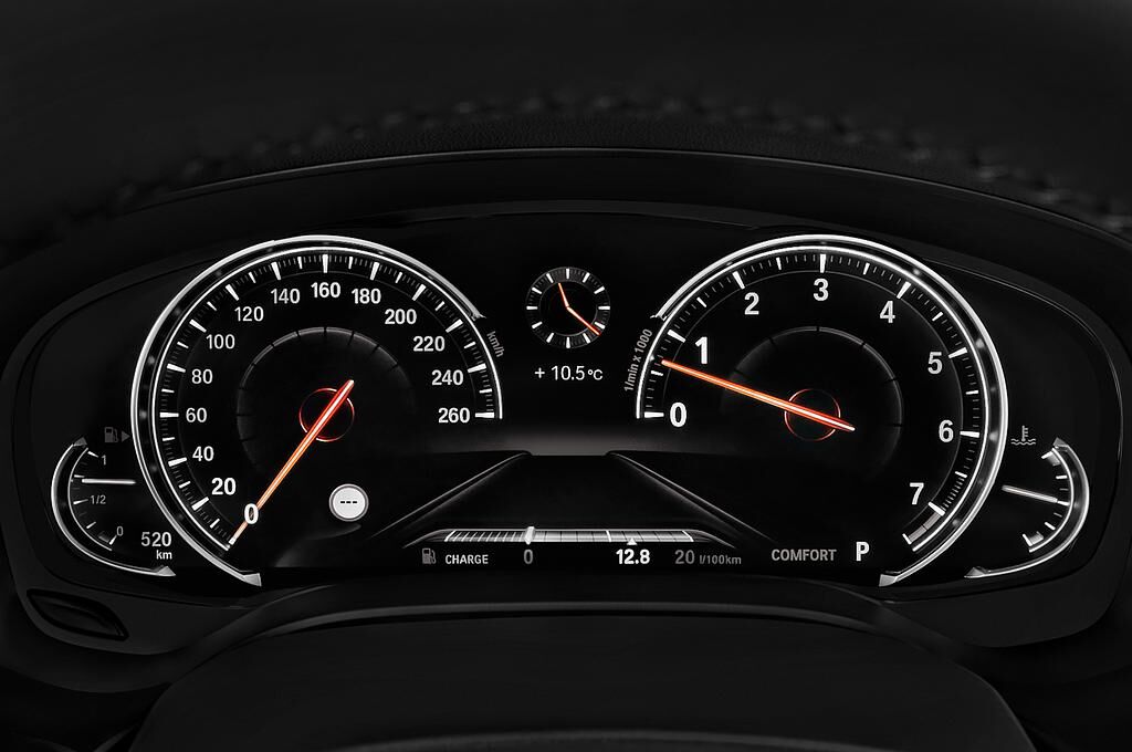 BMW 5 Series (Baujahr 2019) M Sport 4 Türen Tacho und Fahrerinstrumente