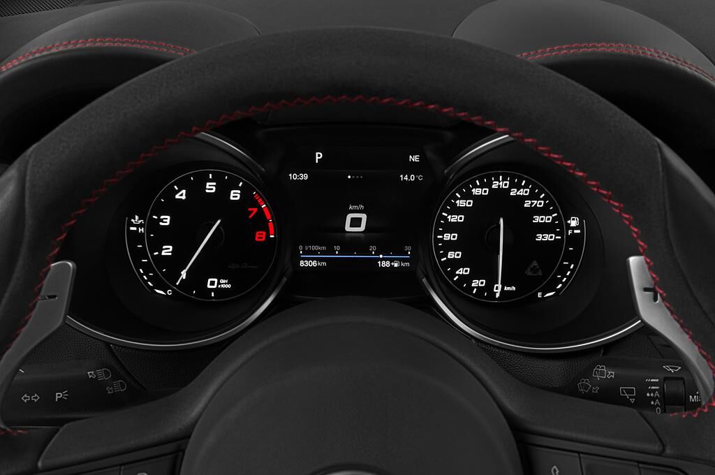 Alfa Romeo Stelvio Quadrifoglio (Baujahr 2019) - 5 Türen Tacho und Fahrerinstrumente