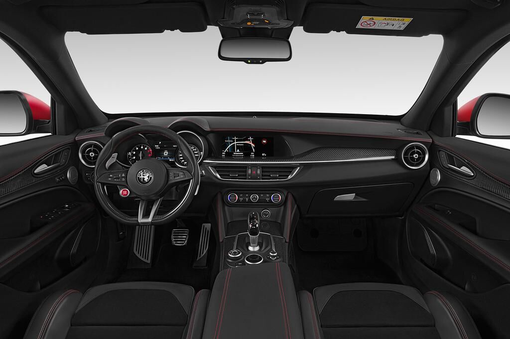 Alfa Romeo Stelvio Quadrifoglio (Baujahr 2019) - 5 Türen Cockpit und Innenraum