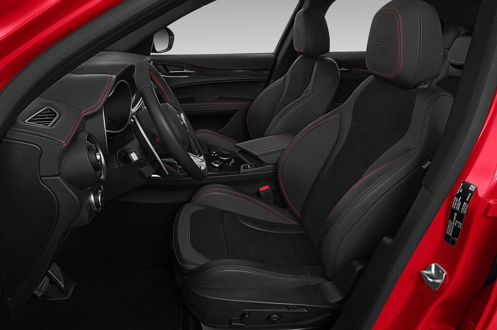 Alfa Romeo Stelvio Quadrifoglio (Baujahr 2019) - 5 Türen Vordersitze