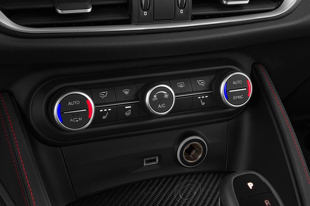 Alfa Romeo Stelvio Quadrifoglio (Baujahr 2019) - 5 Türen Temperatur und Klimaanlage